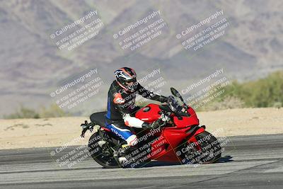 media/Dec-01-2025-Moto Forza (Mon) [[2daa91e15f]]/2-Intermediate Group/Session 4 Turn 9/